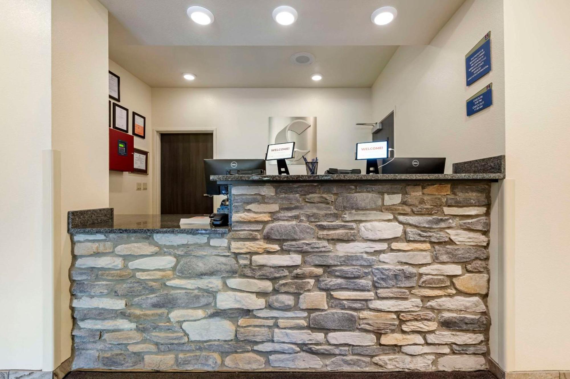 Medina Comfort Inn & Suites מראה חיצוני תמונה