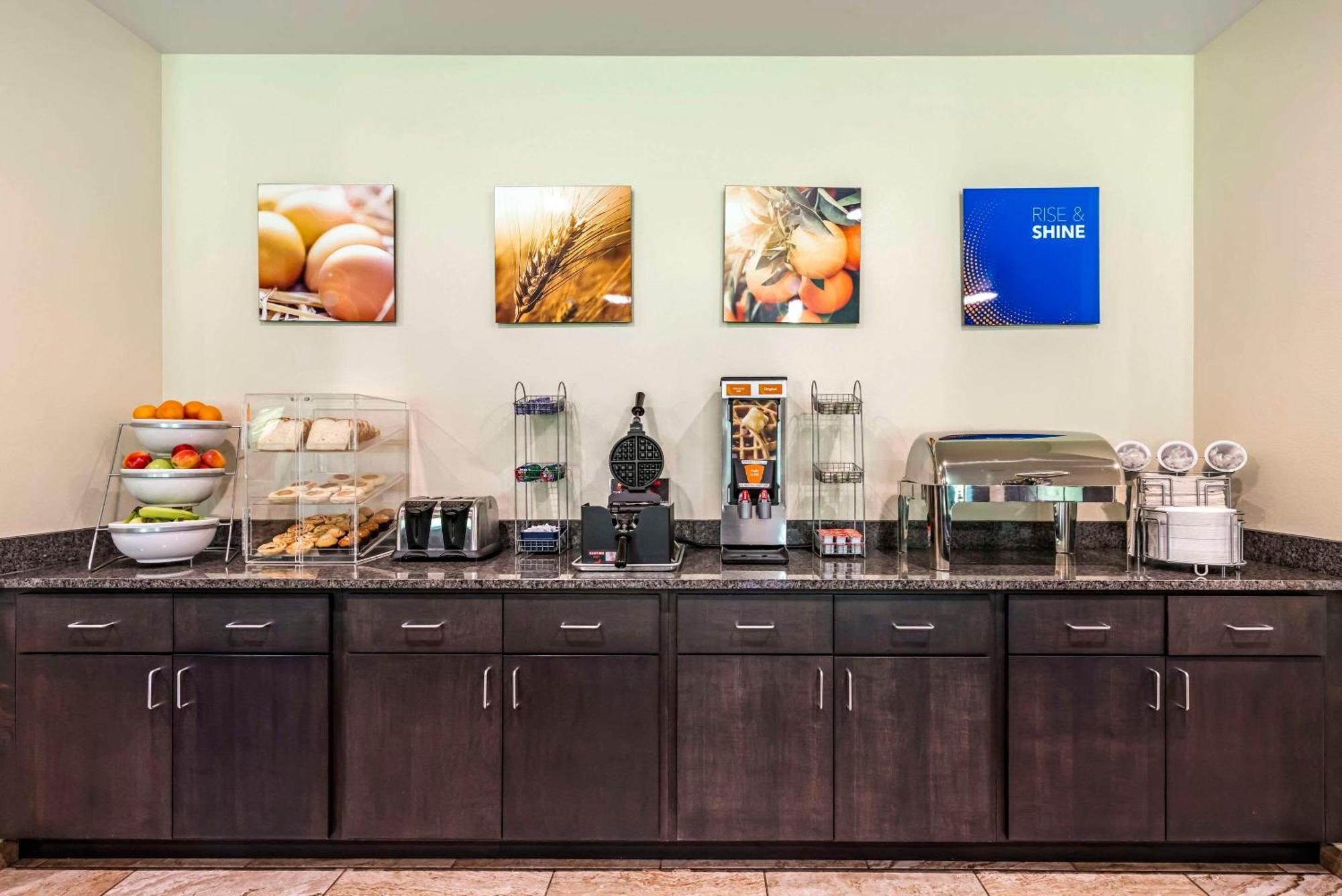 Medina Comfort Inn & Suites מראה חיצוני תמונה